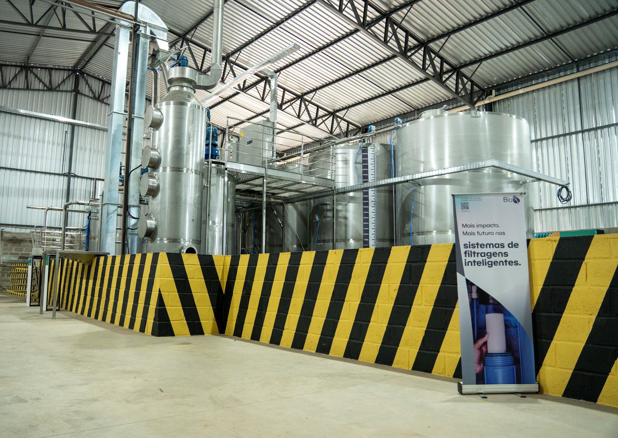 Processo químico transforma o plástico em resina biodegradável que será aplicada em pilhas de minério de ferro Divulgação/Imprensa Vale